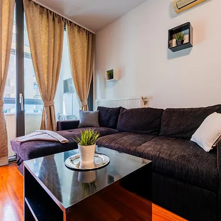 Flex Selfcheckins 147 - - Bedroom - Garage - Loggia Apartment *