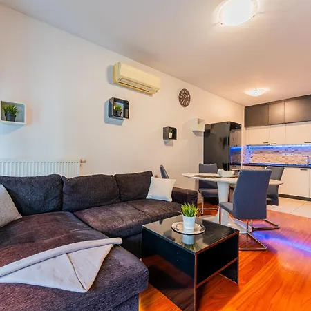 Apartment Flex Selfcheckins 147 - - Bedroom - Garage - Loggia Zagreb